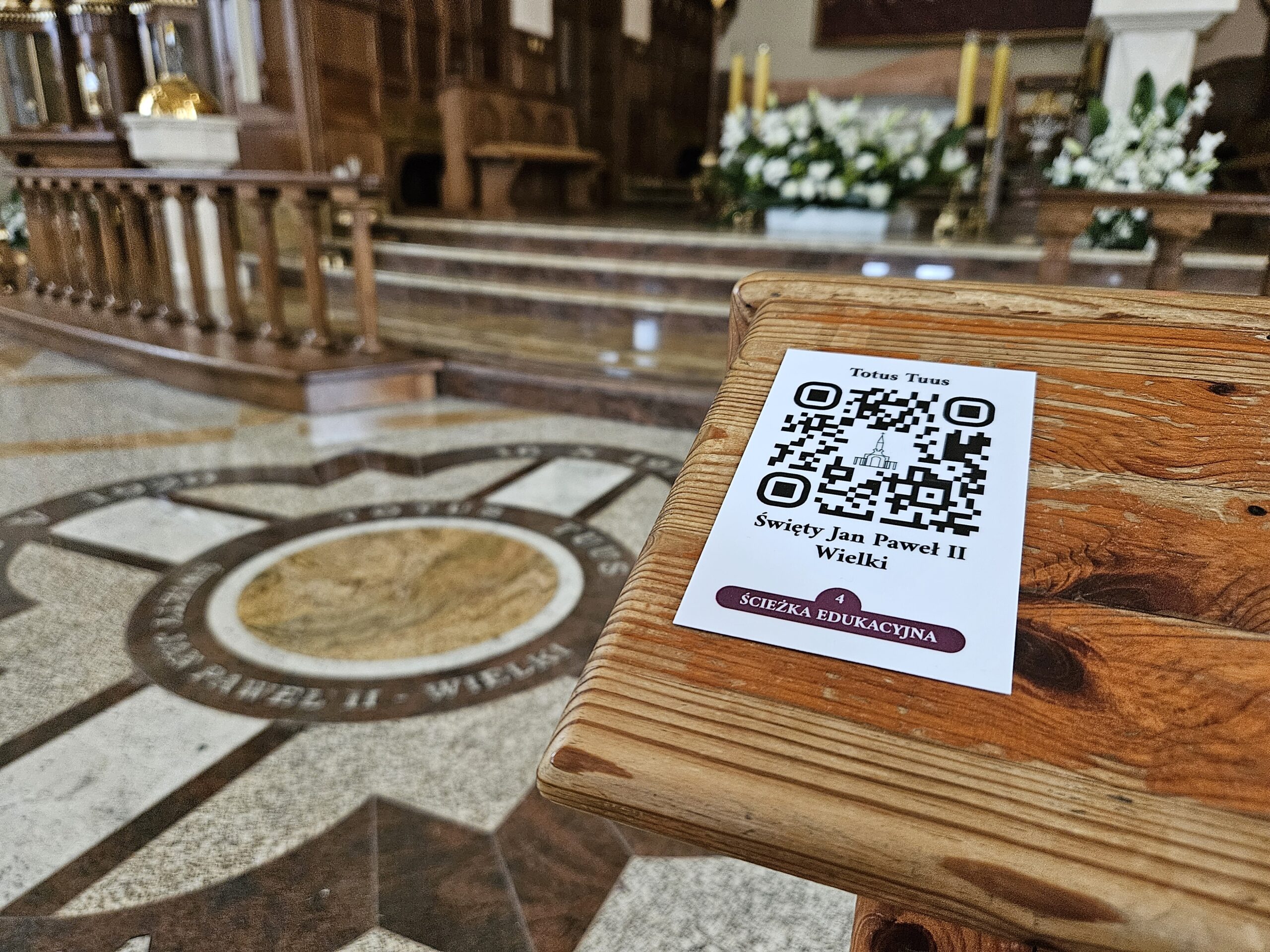Tabliczki QR w sanktuarium